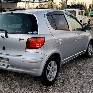 Usado 2003 a 2024 Toyota VITZ volante a la derecha. - Product Image 1