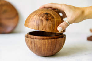 Nouvelle arrivée urne en bois de sphère faite à la main fabriquée à la main pour les cendres humaines et les fournitures funéraires commémoratives pour animaux de compagnie de l'usine du Vietnam - Product Image 2