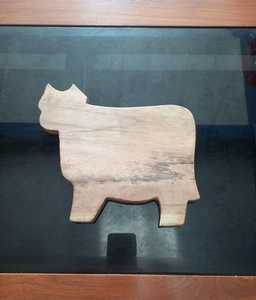 Plateau décoratif en bois de vache, planche à découper, cadeau de Noël, plateau en bois, décoration de la maison - Product Image 1