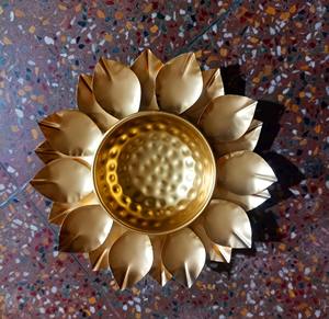 Laiton Métal Taj Urli Eau Flottant Fleurs Pot Élégant Puja Décoration Article pour Cadeau But - Product Image 5