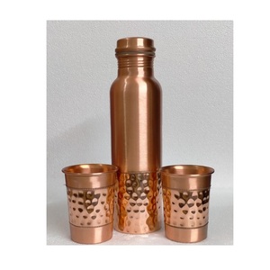 Bouteille en cuivre pur avec verres assortis pour une hydratation quotidienne, des soins de bien-être et une expérience de vie sophistiquée - Product Image 4