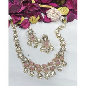 Impresionante collar de novia chapado en oro de calidad premium con aretes a juego para la colección de ropa de boda para mujeres. - Product Image 1