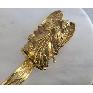 Soporte para Calcetines de Ángel Dorado Radiante, Adorno Navideño de Aluminio Fundido, Impresionante Adorno Navideño para Mesa - Product Image 2