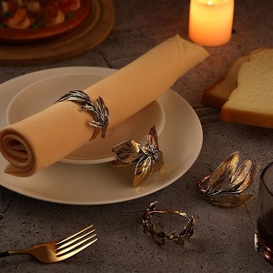 Ronds de serviette en métal moulé en aluminium haut de gamme avec cadeau multi-fonctions pour les fêtes de mariage et toute autre occasion - Product Image 1