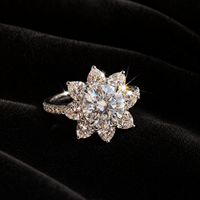 Bague de fiançailles de luxe en or blanc 14 carats avec diamant de laboratoire VVS rond sur mesure, motif floral, bijoux fins pour femmes