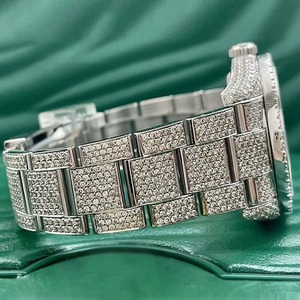 Venta caliente Iced Out Silver Reloj de diamantes de acero inoxidable para parejas con acentos de cristal y correa de metal duradera para exportación Orice - Product Image 2