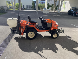 ซื้อเครื่องตัดหญ้าแบบนั่งขับ Kubota GR2120 ดีเซล 4WD พร้อมถังเก็บหญ้า จากผู้จำหน่ายรถแทรกเตอร์สำหรับสวนเชิงพาณิชย์ - Product Image 2