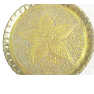 Bandeja Redonda de Latón de Diseño en Acabado Gris, Elegante Bandeja Decorativa para el Hogar, Hoteles y Exhibición Festiva de Mesa, Procedente de la India - Product Image 2