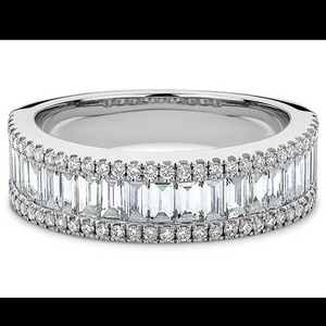 Bague en diamant glamour de 5.4mm de taille émeraude de laboratoire demi-éternité avec or 14 carats et 18 carats pour les mariages DS0133 - Product Image 3