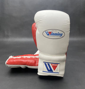 Guantes de boxeo ganadores blancos y rojos para artes marciales y entrenamientos Boxeo ganador personalizable con cordones en cuero genuino de alta calidad - Product Image 4