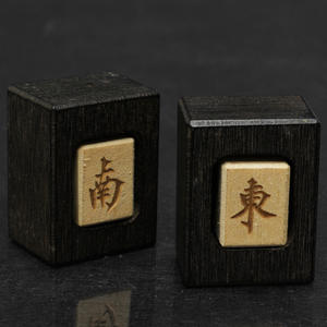 <span class=keywords><strong>Bois</strong></span> Mahjong Vents Dés et Titulaire Mahjong Bettor Indicateur de Vent Est <span class=keywords><strong>Ouest</strong></span> <span class=keywords><strong>Sud</strong></span> Nord Fengzhuang Dés - Product Image 2