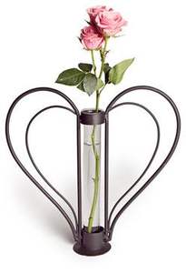 Florero de metal de diseño con superficie chapada en oro, ideal para realzar la belleza de los interiores de las casas contemporáneas modernas - Product Image 6