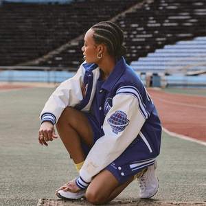 Vestes universitaires personnalisées pour hommes et femmes, style High Street, avec col montant, logos personnalisés, imperméables, 100 % laine - Product Image 3