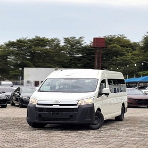 Minivan Moderna Hi Ace con Volante a la Izquierda, 5 Asientos, Diésel Turbo, Tracción en las Cuatro Ruedas - Product Image 1