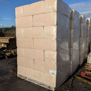 Virutas de madera de pino para camas de animales disponibles para la venta a bajo costo - Product Image 1