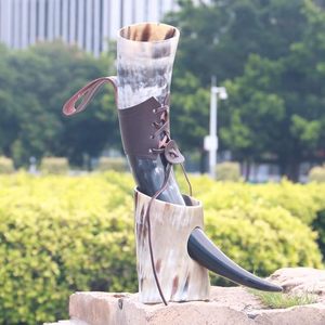 Corne viking décorative pour un style de taverne rustique, tasse en corne inspirée du patrimoine, qualité de reconstitution historique, mug en corne viking avec support en cuir - Product Image 2