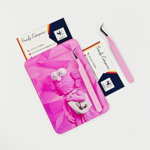 Support magnétique en acrylique Somofy Enterprises avec design ours mignon et durable, pince à cils à 90 degrés pour artistes en extensions de cils - Product Image 1