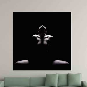 Lienzo Impreso con Diseño de Chica Erótica Elegante - Arte Mural Moderno para Adultos, Lienzo Enrollado - Product Image 1