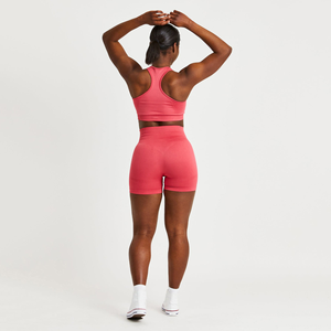 Matériau léger et durable avec taille haute sécurisée offrant flexibilité et confort pour les shorts de yoga de performance sportive - Product Image 4