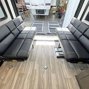 Remolque de Campamento Usado A-l-l-i-a-n-c-e Valor 21T15 2023 en Venta para Camping y Viajes - Product Image 1