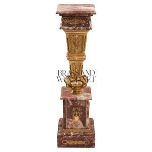 Base de Pedestal de Mármol Rojo Royal Rosso Levanto de Lujo con Detalles Ornamentales de Latón Dorado - Product Image 3