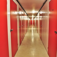Stockage en libre-service à bas prix avec porte battante Casier de stockage en cabine en acier galvanisé Mini unité de stockage en libre-service personnalisée