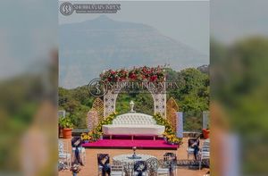 Arche de mariage dorée en forme de cœur en plastique renforcé de fibres, marque Shobha Jain Impex, fabriquée à Delhi, Inde - Product Image 5