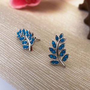 Boucles d'oreilles turquoise à la mode de style classique en motif géométrique de feuille de pin - Product Image 1