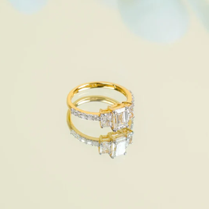 Anillo de diamante de corte esmeralda de tres piedras de 4 quilates Anillo de compromiso solitario de diamante cultivado en laboratorio 14K Oro blanco F Color VVS2 Clarity IGI - Product Image 2