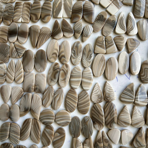 Vente en gros d'agate naturelle brune à silex paire de cabochons en cristal lisse à dos plat Quartz de guérison de haute qualité en forme de poire fantaisie - Product Image 1