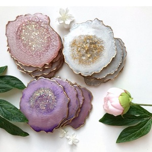 Sous-verres élégants en résine sur mesure avec ensemble d'époxy fait main doré pour une décoration de table élégante - Product Image 3