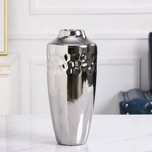 Vase à fleurs luxueux en métal plaqué or avec finition enduite de poudre de conception imprimée pour de superbes arrangements floraux décor à la maison - Product Image 3