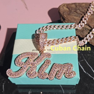 Collier pendentif en argent 925 plaqué or rose avec lettre cursive en moissanite VVS baguette, best-seller, pour homme, à bas prix - Product Image 5