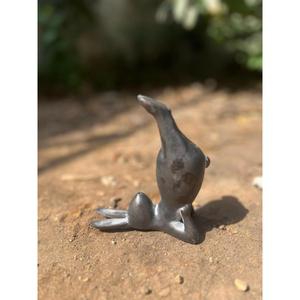 Petit ornement fait à la main Yoga lapin Sculpture Pâques décoration de la maison objet en fonte petit lapin lapin Figurine métal artisanat - Product Image 1