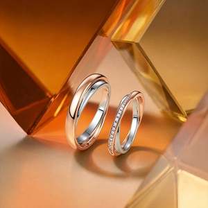 Jeulia Bagues de mariage croisées bicolores plaquées or 14 carats pour couples - Product Image 4