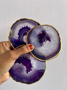 Sous-verre en agate violette avec finition plaquée or polie, design gravé, pierre naturelle du Gujarat - Décoration d'intérieur - Product Image 6