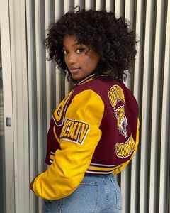 Blousons universitaires unisexes personnalisés de qualité supérieure, coupe classique, coupe-vent, avec logo frontal, idéal pour l'hiver et le style urbain. - Product Image 2