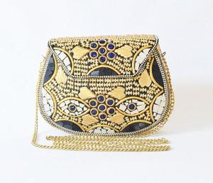 Cartera de Mano de Metal Étnica de Lujo Impermeable de Alta Calidad para Mujer con Colgador de Bolso de la India por World Craft Impex - Product Image 1