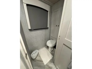PROVEEDOR DE AUTOCARAVANAS USADAS FLEET WOOD Discovery Lxe 44S Clase A, AÑO 2022 - Product Image 4