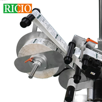 Machine d'étiquetage automatique PLC en ligne pour grandes boîtes carrées, pots plats et bouteilles, avec tête d'étiquetage autocollante pour ligne de production