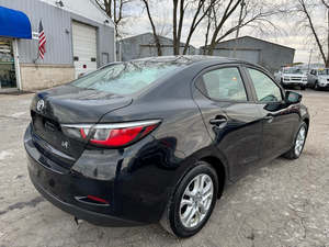 Toyota Ya-RIS IA ซีดานเกียร์ธรรมดาอัตโนมัติ, ที่ใส่เกียร์หนังกล้องหลังแร็คหลังคาอลูมิเนียมอัลลอยด์8L ความจุของเครื่องยนต์ - Product Image 2