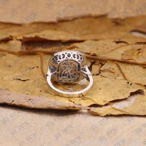 Anillo de Compromiso de Moissanita con Corte Art Deco de 1.50 TCW para Mujer, Azul Baguette, Chapado en Oro, Plata de Ley 925, Joyería en Racimo - Product Image 6