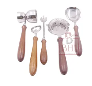 Ensemble de couverts en acier inoxydable avec poignée en bois pour décor de table de service avec porte-panier en bois avec pochette en cuir - Product Image 1