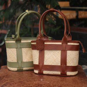 Bolso clásico tejido a mano de la mejor calidad de Indonesia, Marco De cuero Marrón castaño rico, correas de doble ASA, forro de cuero genuino - Product Image 6