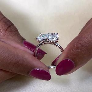 Anillo de Diamante Cultivado en Laboratorio Toi Et Moi de 2.50ct, Certificado IGI, Corte Oval y Cojín, Oro de Dos Tonos o Platino - Product Image 2