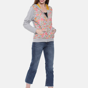 Vente en gros de sweat-shirts à capuche pour femmes en coton 100% personnalisés, fermeture éclair, design respirant avec impression de logo sur le devant, adaptés à une utilisation en extérieur en hiver - Product Image 3