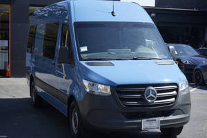 PRISTINE CLEAN 2024 Merce-dess-Benz eSprinter 2500 - Product Image 2