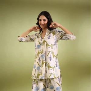 Conjunto de pijama estampado floral 100% algodón hecho a medida conjunto para relajación comodidad verde claro y blanco Ideal para reventa - Product Image 1