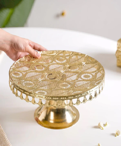 ที่วางเค้กโลหะลวดสีทองพร้อมถาดลายดอกไม้สุดเก๋ไหวพริบที่ทันสมัยมีจำหน่ายในราคาขายส่ง - Product Image 3