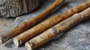 แท่งไม้สำหรับฟันสมุนไพร rootaura ทำจากไม้เพื่อสุขภาพฟันขาวแบบออร์แกนิกทำให้ฟันขาวแข็งแรงเป็นมิตรกับสิ่งแวดล้อม - Product Image 2